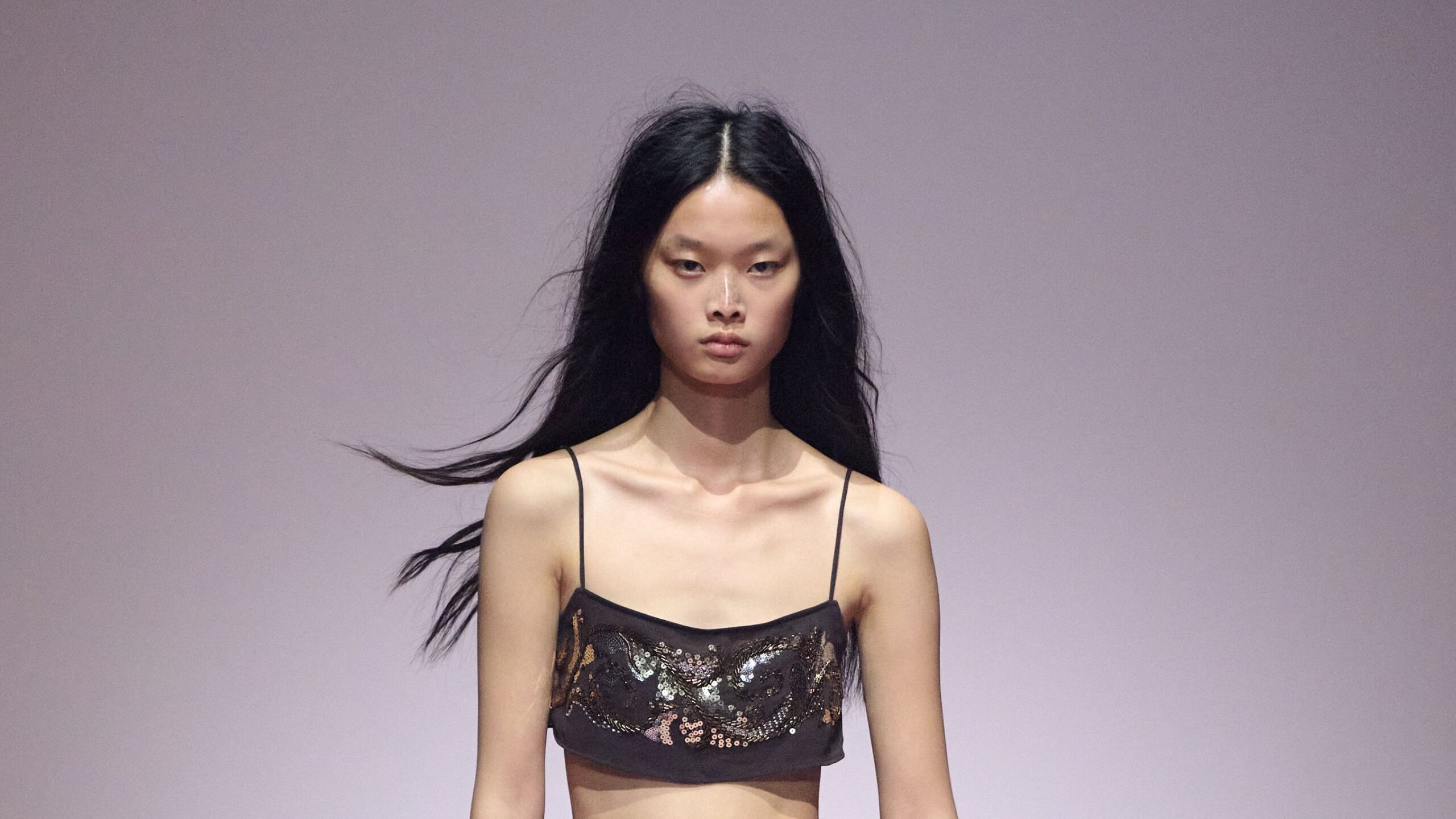 Xu Zhi Unveils Spring 2026 Collection in Shanghai – Mirror Brief